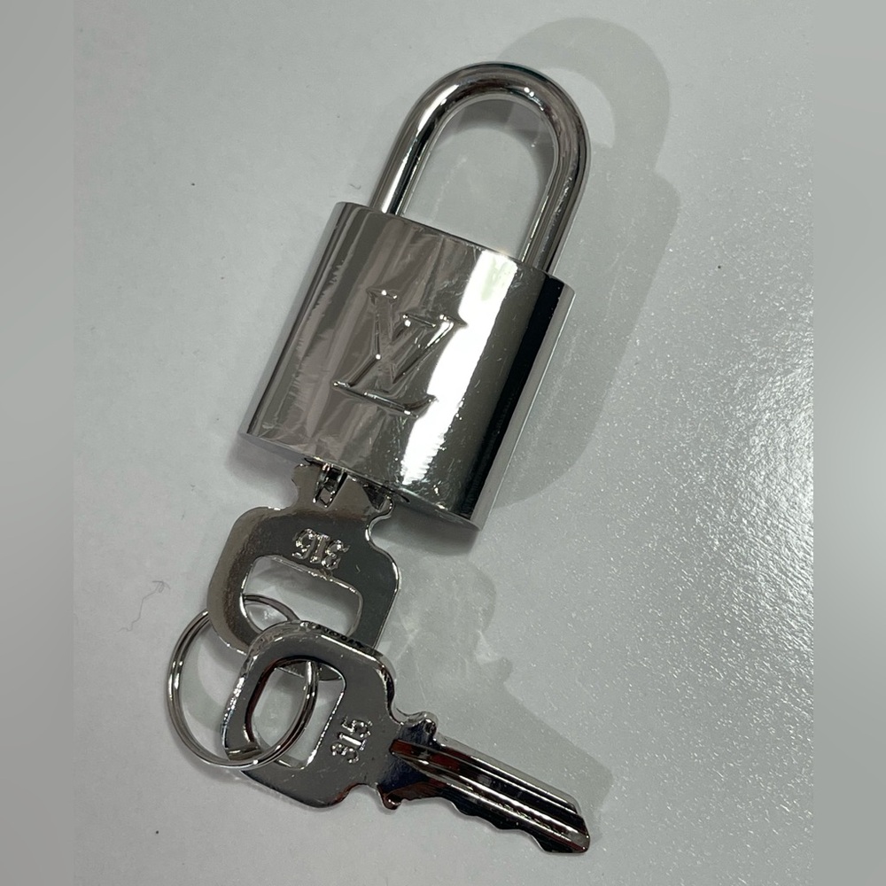 Louis Vuitton Silver Padlock Lock & Key w/Silver Chain #315 Rare